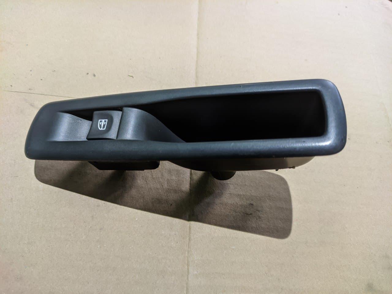 Кнопка склопідйомника задня права Renault Megane 3, 2008-2016, 829500004R (Б/У)