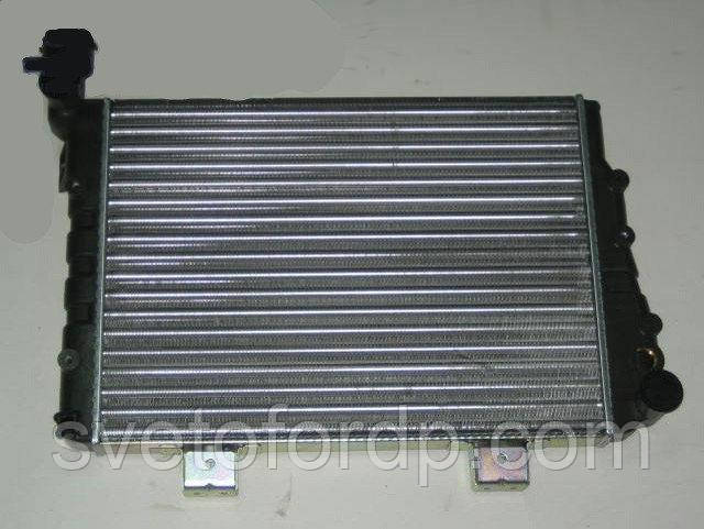 Радіатор охолодження ВАЗ 2104, 2105, 2107 з отвором під датчик температури 2107-1301012 CARWAY, фото 1