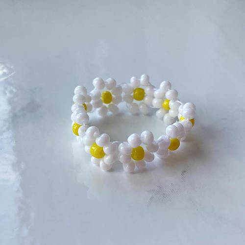 Купить Кольцо из бисера ромашки, цена 50 ₴ — Prom.ua (ID#1484662861)