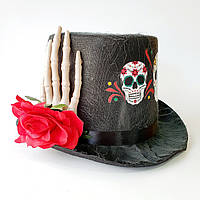 Шляпа Цилиндр с рукой скелета и черепами, объем 56-60 см