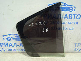 Скло дверей задньої правої (форточка) Chevrolet
