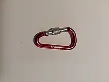 Карабін Tramp алюмінієвий, розмір 5 см, з муфтою, червоний арт.TRA-059-red