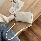 Жіноча класична маленька сумка через плече багет рептилія на ремінці біла, фото 3