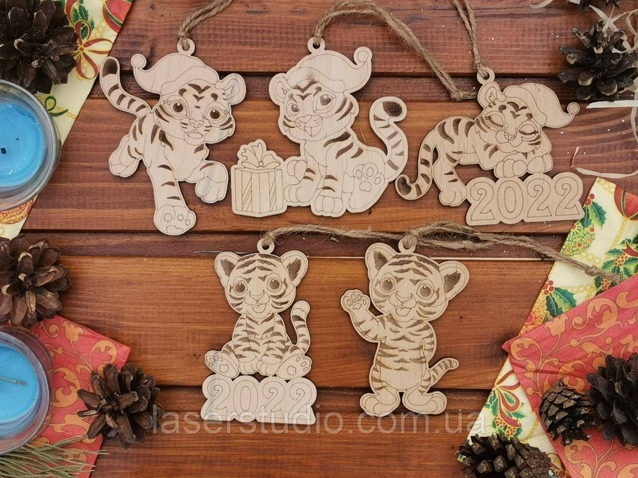 Дерев'яна новорічна іграшка символ року 2022 Тигр, фото 1