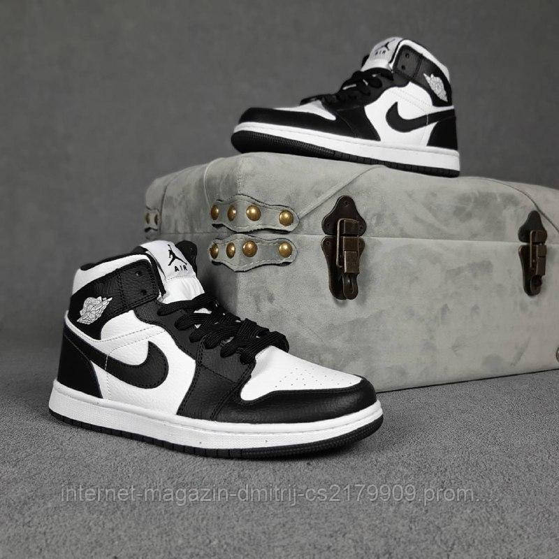 Жіночі кросівки в стилі Nike Air Jordan 1 білі з чорним