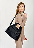 Стильна жіноча спортивна сумка з екошкіри з двома ручками і довгим ремінцем через плече чорна, фото 2