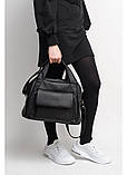 Стильна жіноча спортивна сумка з екошкіри з двома ручками і довгим ремінцем через плече чорна, фото 10