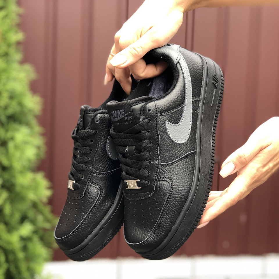 Жіночі зимові кросівки Nike Air Force шкіряні чорні сірі