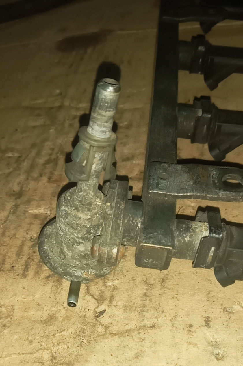 Рампа + паливні форсунки 4шт Chevrolet Шевроле Daewoo Lanos Део Ланос ...