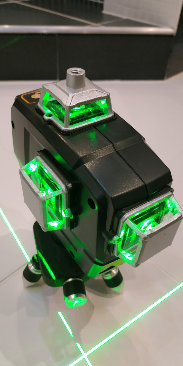 Лазерний рівень DEKO 3D PB1 12 ліній Модель 2025 року ТРИНОГА + МАГНІТНИЙ КРОНШТЕЙН ЗЕЛЕНІ промені - фото 1 - id-p1486419657