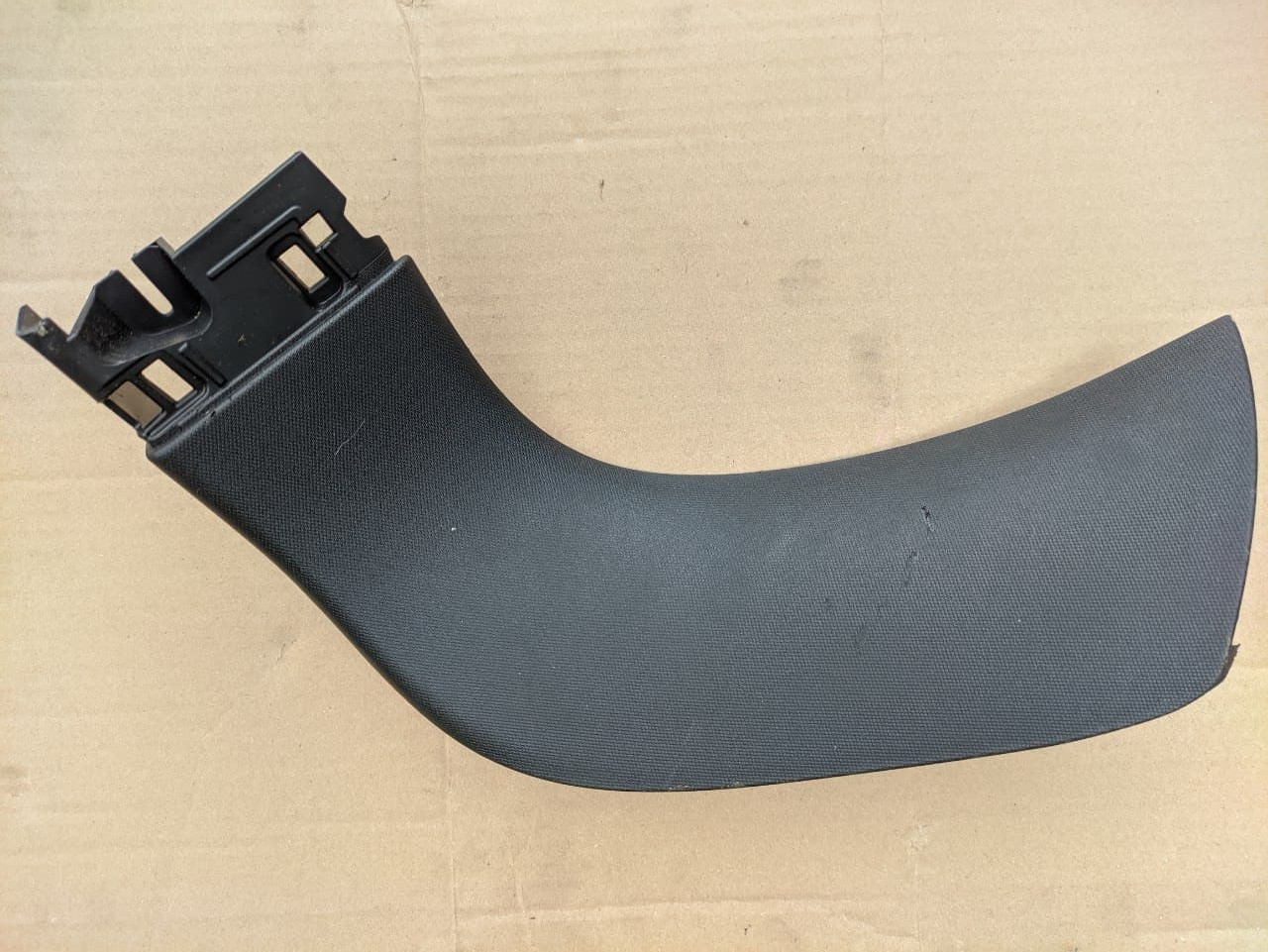 Обшивка кришки багажника права Renault Megane 3, 2008-2016, 909020011R (Б/У)