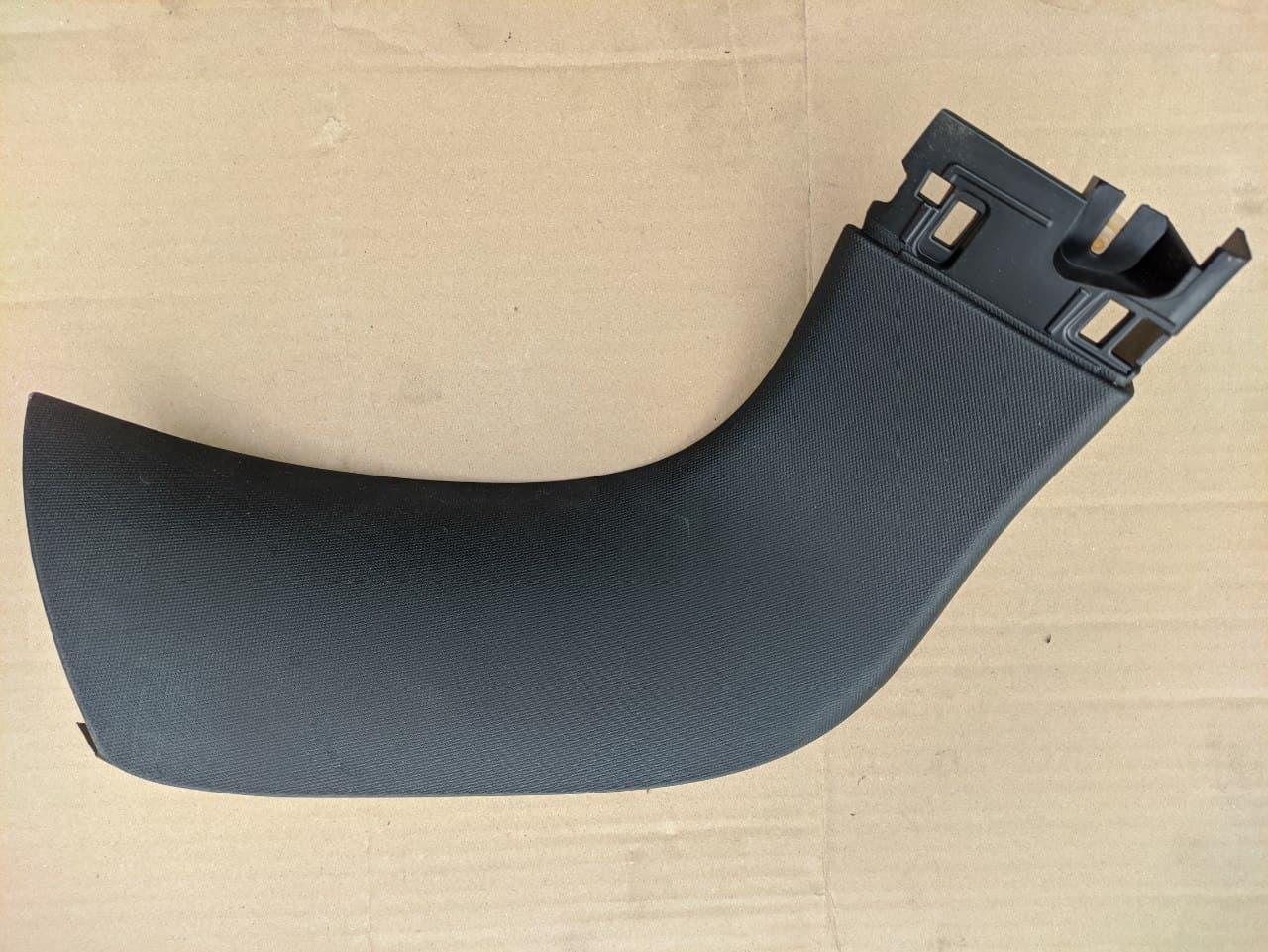 Обшивка кришки багажника ліва Renault Megane 3, 2008-2016, 909030009R (Б/У)