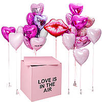Оформлення на 14 лютого в рожевому кольорі з коробкою love is in the air