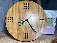 Настенные деревянные часы из дуба с фосфорными стрелками
