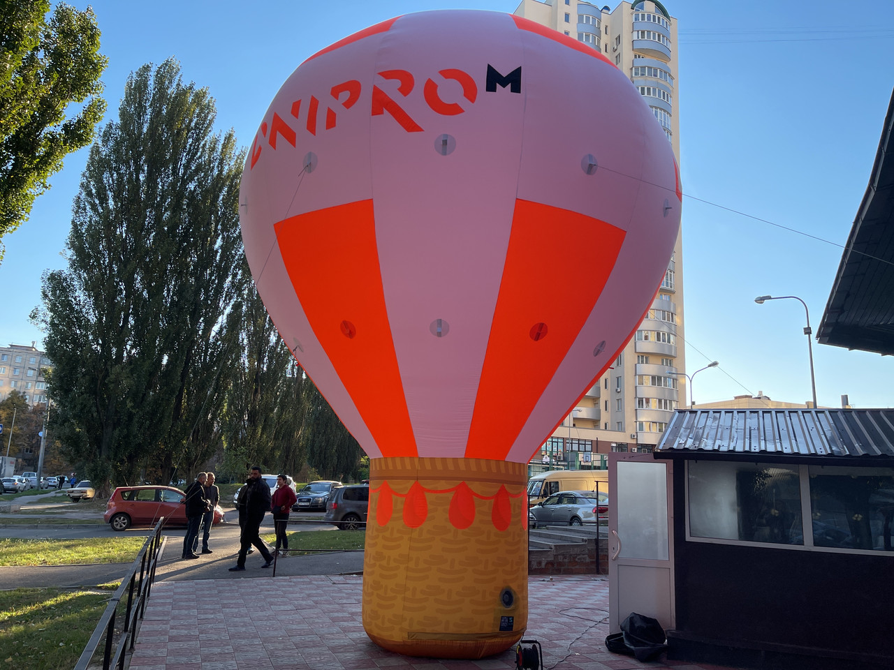 Надувна куля на тумбі 7 м