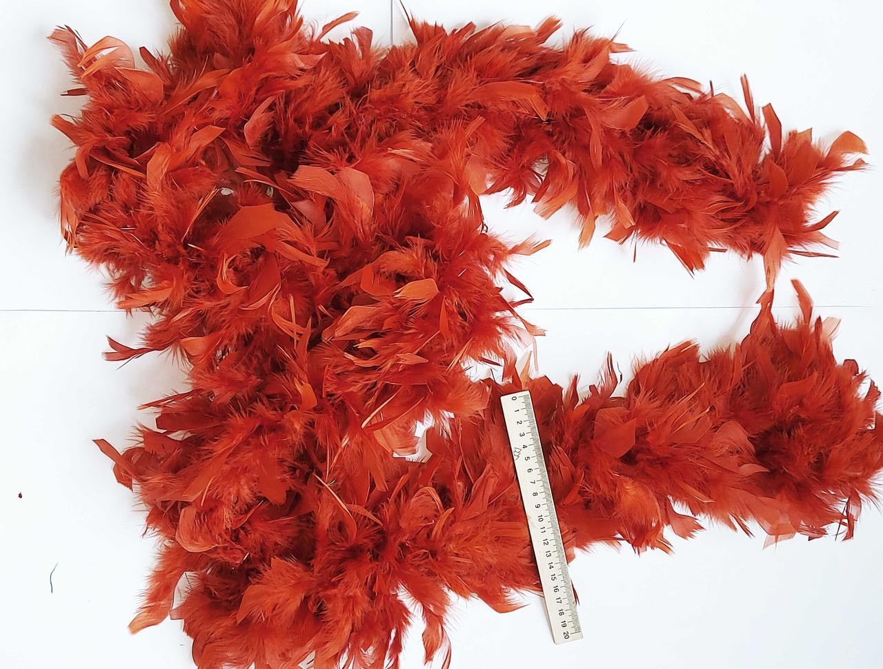 Боа 1,8 м 80 грам, коричневий. Боа карнавальне з пір'я