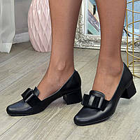 Туфли женские кожаные на невысоком устойчивом каблуке, декорированы бантом. Цвет черный