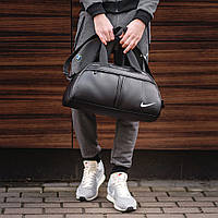 Спортивна сумка Nike чорна сумка з плечовим ременем і білим вишитим лого Найк в спортзал тренажерку
