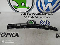 Кронштейн бампера (правий) 561807724 VW Б 7 USA