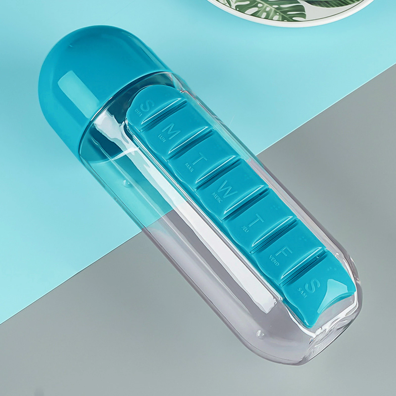 Бутылка для воды со съемной таблетницей, порциями на 7 дней и шрифтом Брайля Pill Vitamin Water Bottle - фото 2 - id-p1487317575