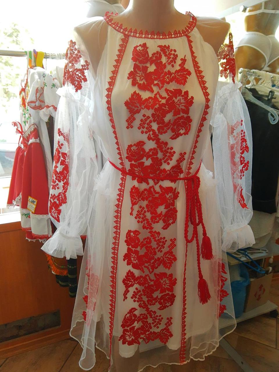 Вишита жіноча сукня