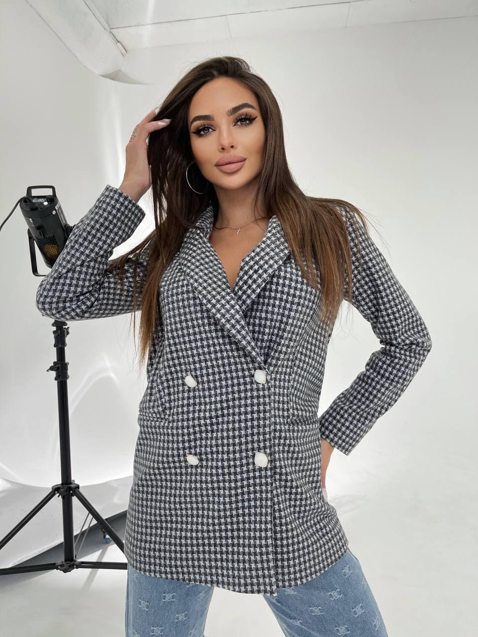 Стильний піджак із пальтової тканини на підкладці на ґудзиках