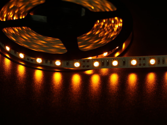 Светодиодная лента 5050 60 LED желтая 10.0-12.5 Lm/LED IP33 - фото 1 - id-p210911149