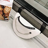 Жіноча класична маленька бананка з ланцюжком поясна сумка біла, фото 3