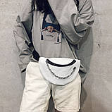 Жіноча класична маленька бананка з ланцюжком поясна сумка біла, фото 4