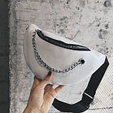 Жіноча класична маленька бананка з ланцюжком поясна сумка біла, фото 5