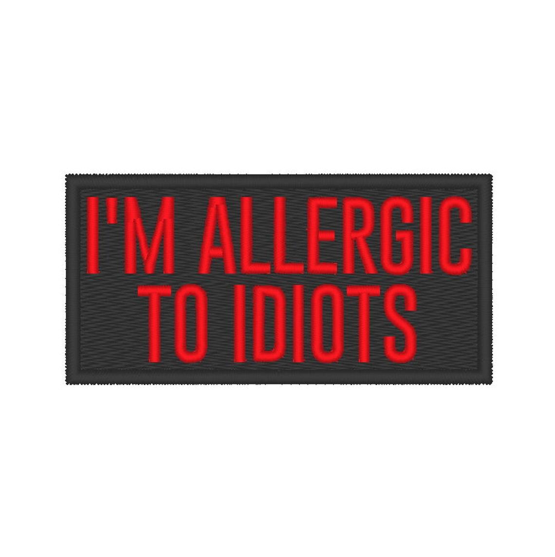 Нашивка на липучці I'm allergic to idiots чорно-червона