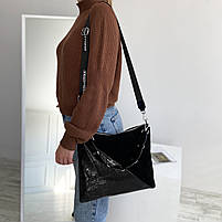 Жіноча замшева сумка на та через плече з текстильним ремінцем Polina & Eiterou чорна, фото 4