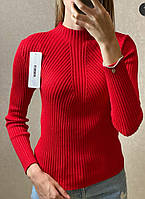 Красный свитер комбинированной вязки, ёлочка
