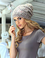 Гарна шапка великої в'язки з помпоном від Kamea Julita.