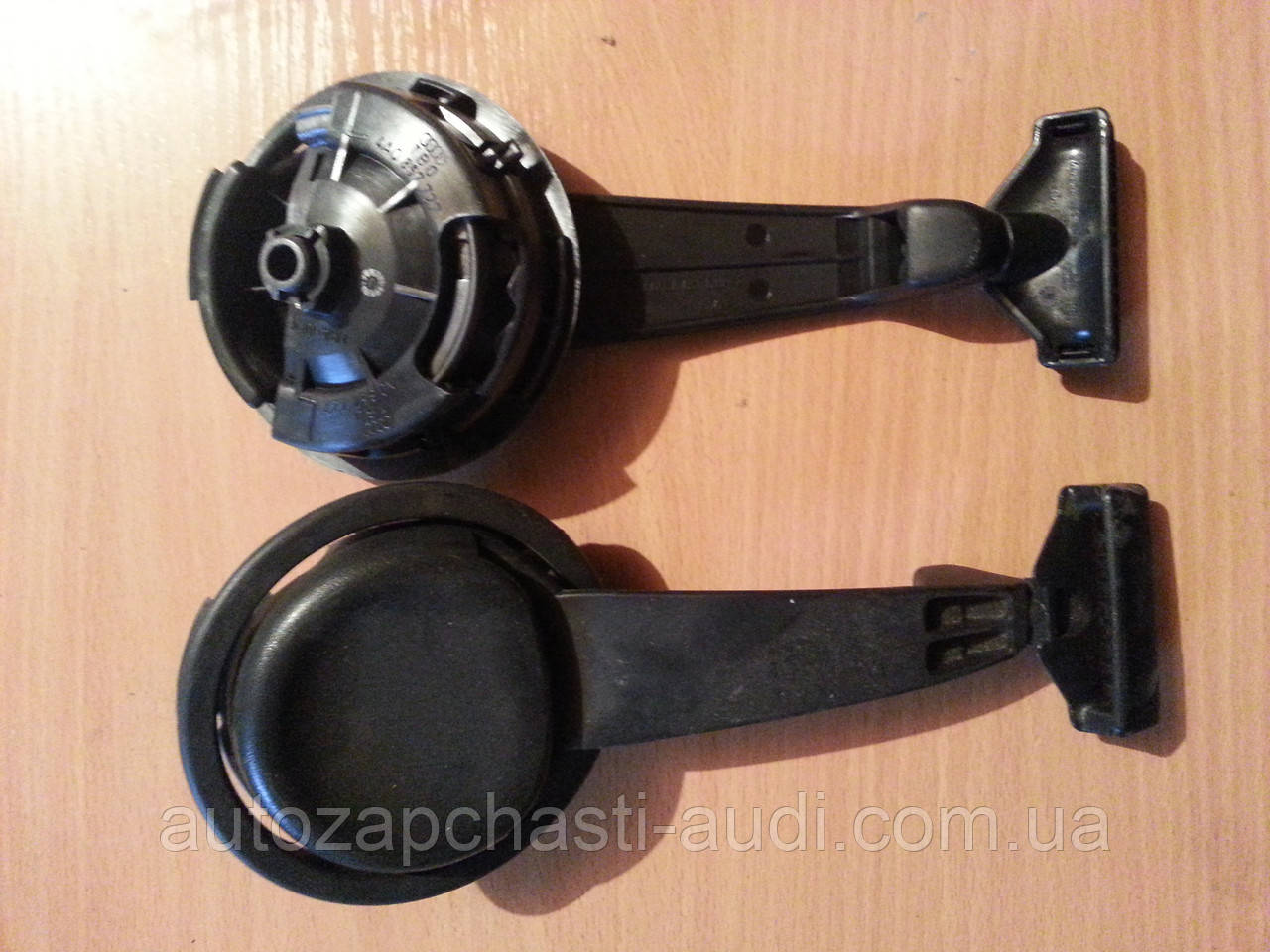 Напрямні в полицю заднього ременя безпеки Audi 100 A6 C4 91-97г, фото 1