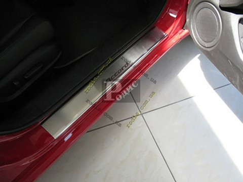 Накладки на пороги "Premium" Honda Accord VIII 2008-2011 (4 шт., метал) — Захисні накладки на пороги Хонда
