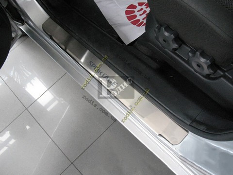 Накладки на пороги "Premium" Kia Sportage II 2004-2010 (4 шт.) — Захисні накладки на пороги Кіа