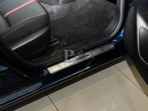 Накладки на пороги "Premium" Mazda 2 III 5D 2014- (4 шт.), метал) — Захисні накладки на пороги Мазда 2