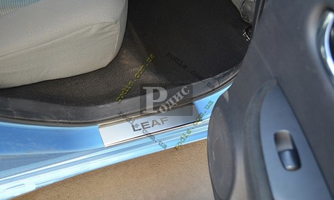 Накладки на пороги "Premium" Nissan Leaf 2010-2017 (4 шт.), метал) — Захисні накладки на пороги Нісан Ліф