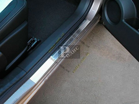 Накладки на пороги "Premium" Nissan Qashqai +2 2008- (4 шт.), метал) — Захисні накладки на пороги Ніссан