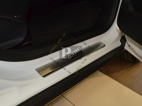 Накладки на пороги "Premium" Peugeot 2008 / 2008 Fl 2013-2016/2016-2019 (4 шт.) — Захисні накладки на
