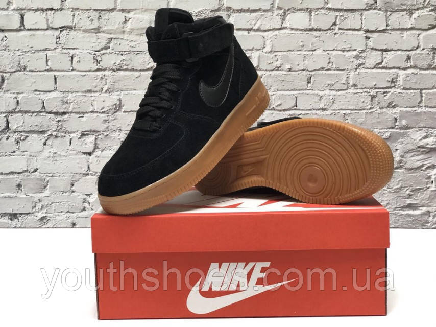 Зимові замшеві чоловічі кросівки з хутром Nike Air Force високі "Чорні з коричневою підошвою" р 40-45