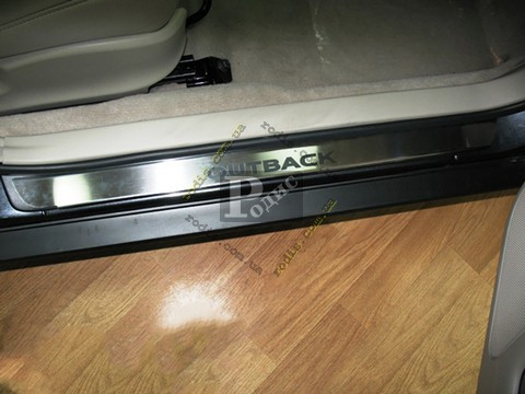 Накладки на пороги "Premium" Subaru Outback II / III (BH/BP) 1999-2003/2003-2009 (2 шт., пластик) — Захисні