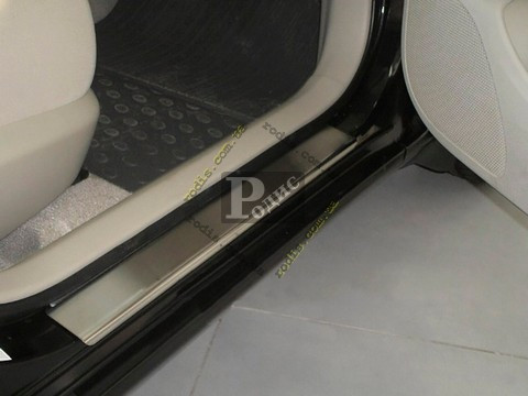 Накладки на пороги "Premium" Toyota Corolla X 4D 2006-2012 (2 шт., метал) — Захисні накладки на пороги