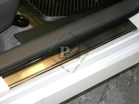 Накладки на пороги "Premium" Toyota Prius II (NHW20) 2003- (4 шт., метал) — Захисні накладки на пороги