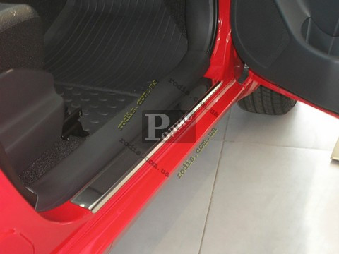 Накладки на пороги "Premium" Toyota Yaris II 5D 2006-2011 (4 шт., метал) — Захисні накладки на пороги Тойота