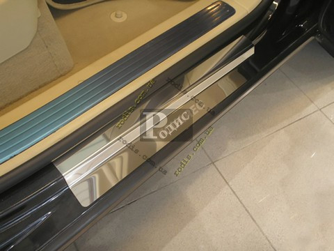 Накладки на пороги "Premium" Volkswagen Touareg I 2002-2010 (4 шт.) — Захисні накладки на пороги