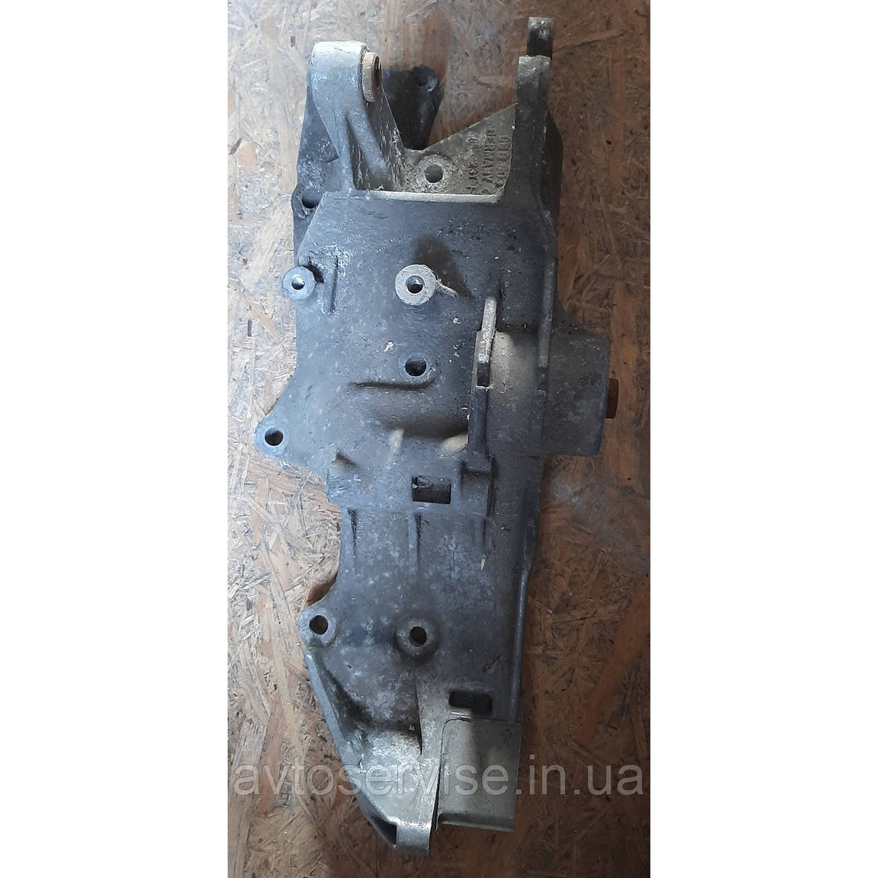 Кронштейн генератора Volkswagen Passat B6, фото 1