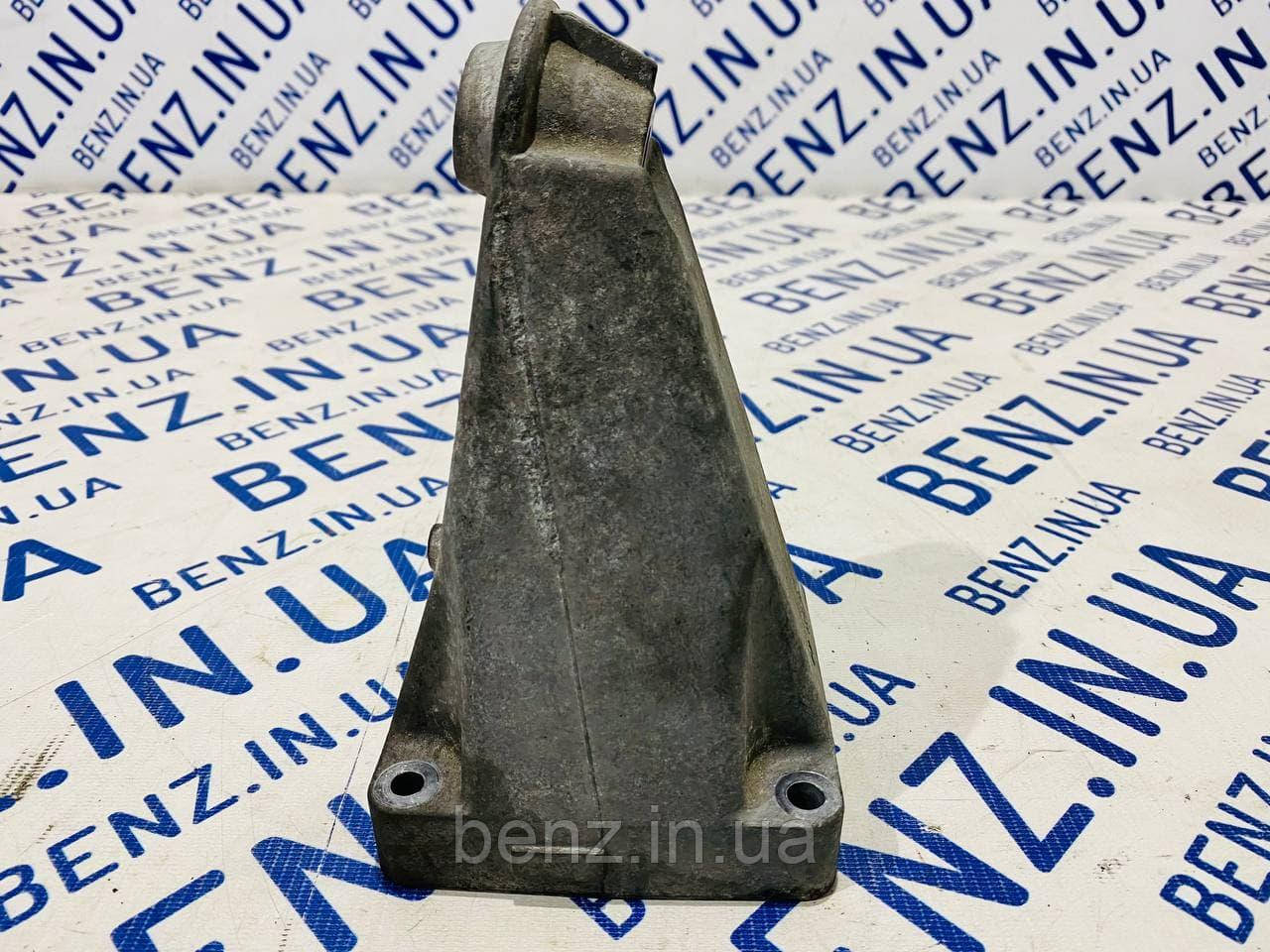 Кронштейн опори двигуна праворуч Mercedes W204 A2712231804, фото 1