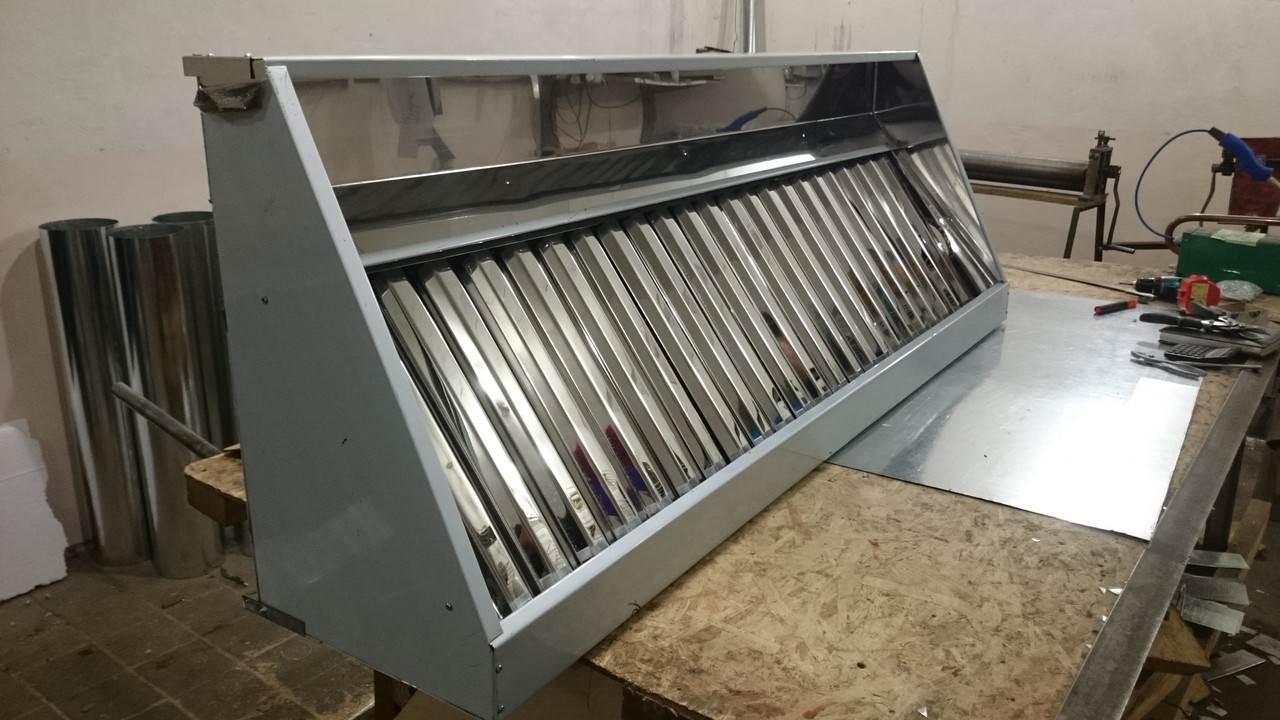 Зонт вытяжной пристенный из оцинкованной стали с жироуловителем ...